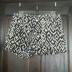 Valerie Bertinelli Linen Shorts